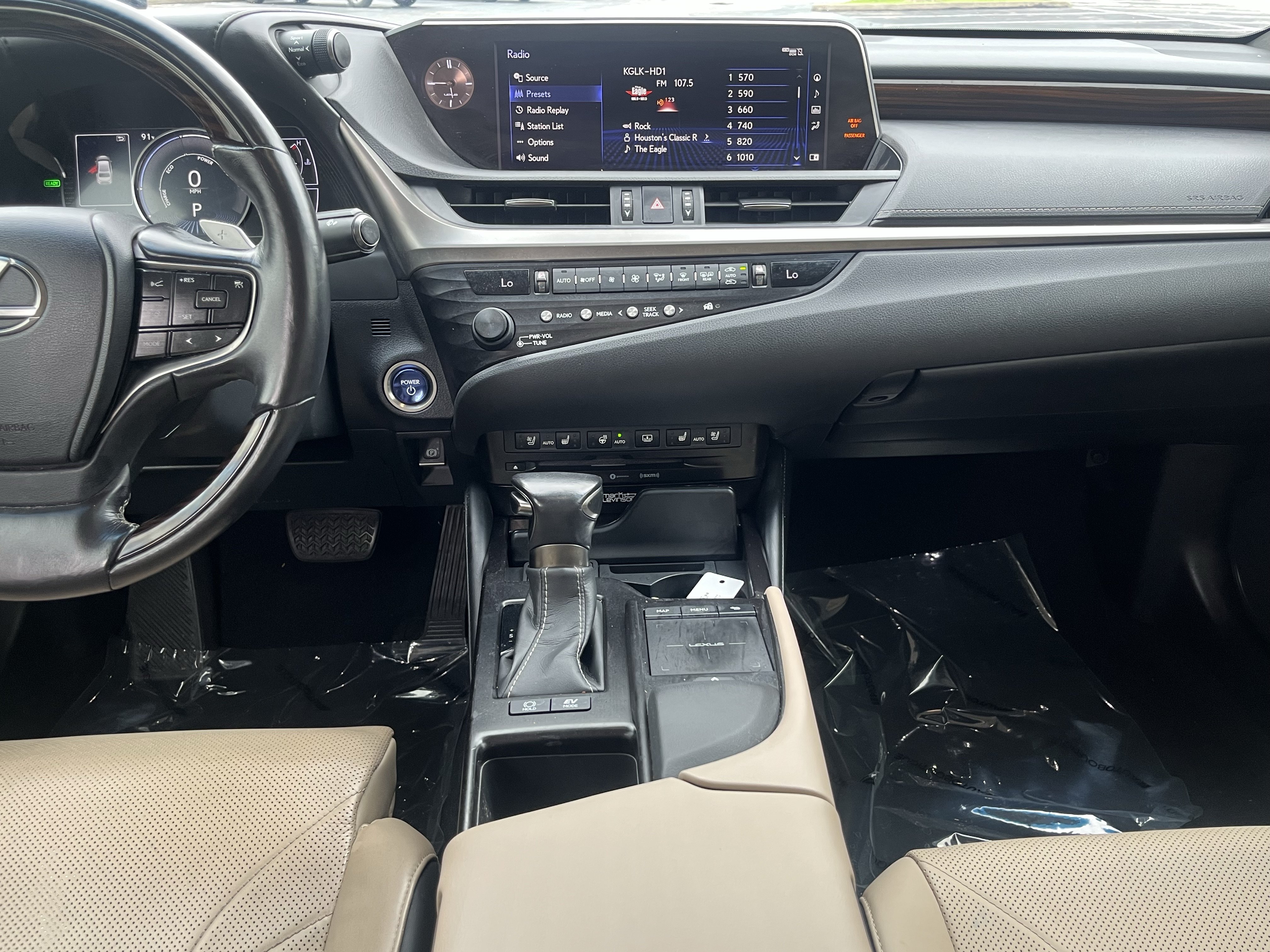Used 2019 Lexus ES 300h Ultra Luxury w/ Accessory Package 2 FWD image 24