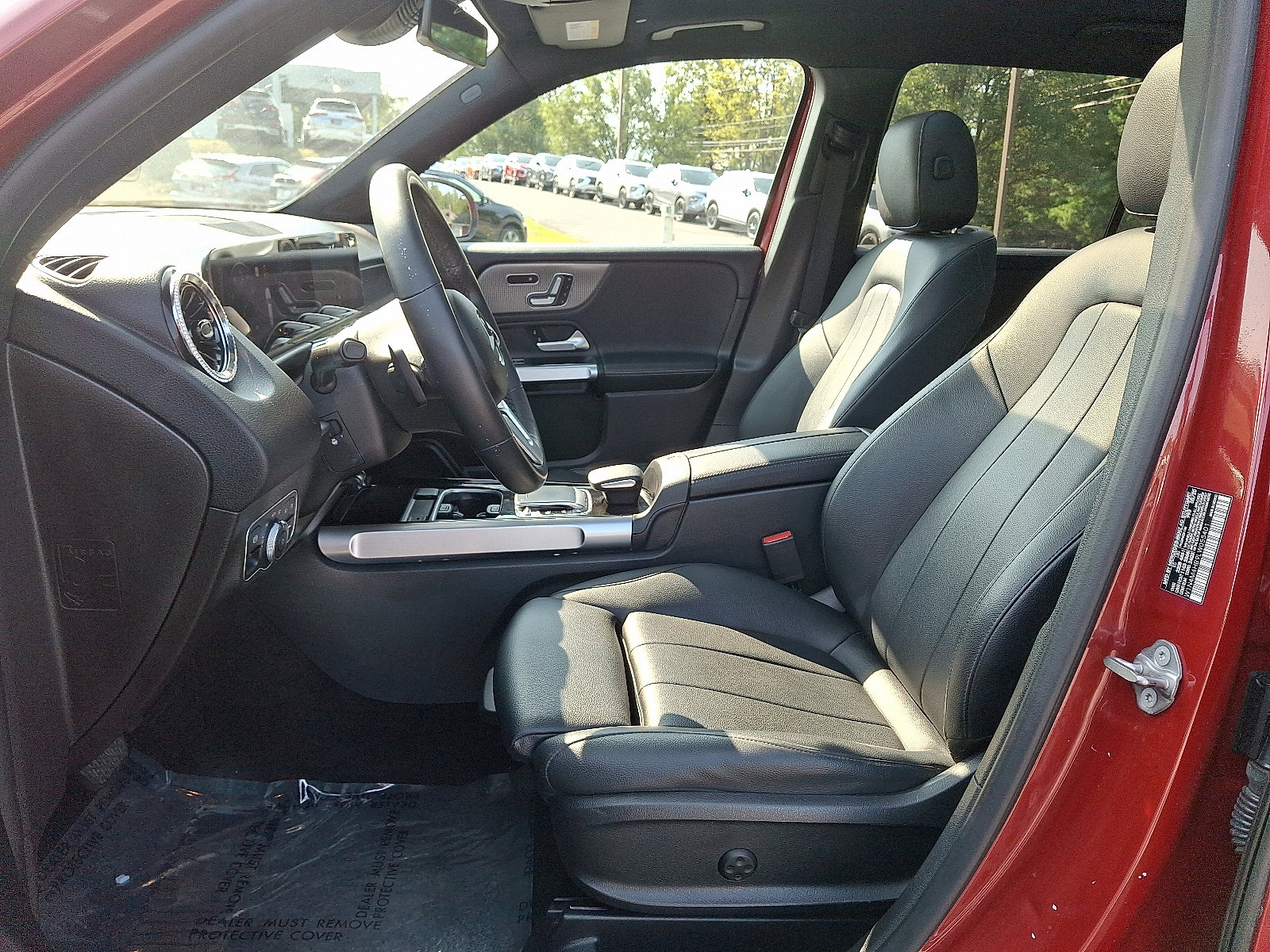 Used 2020 Mercedes-Benz GLB 250 4MATIC w/ Premium Package image 14
