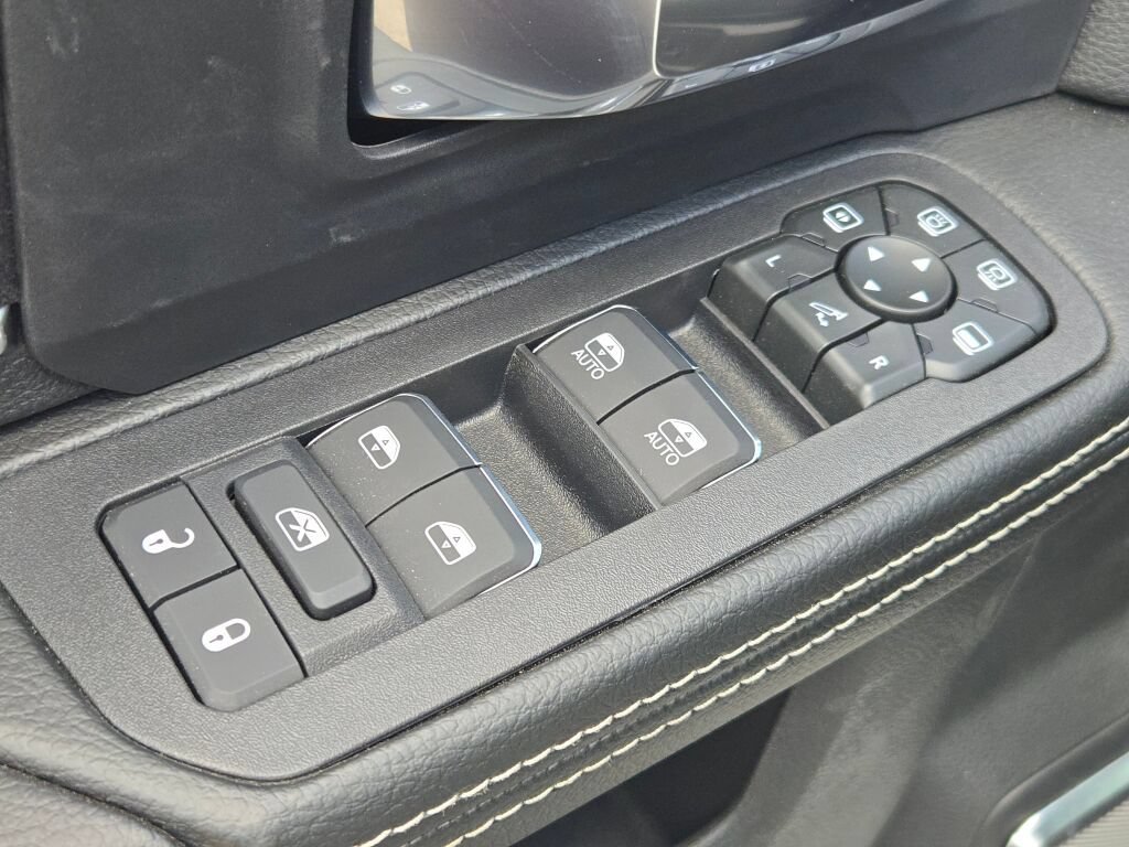 New 2026 RAM 2500 Laramie AWD/4WD image 26