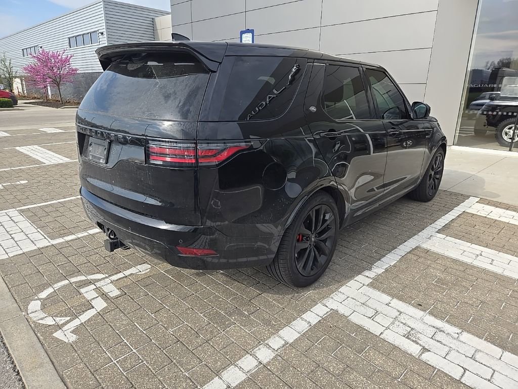 Certified 2024 Land Rover Discovery Dynamic SE image 5