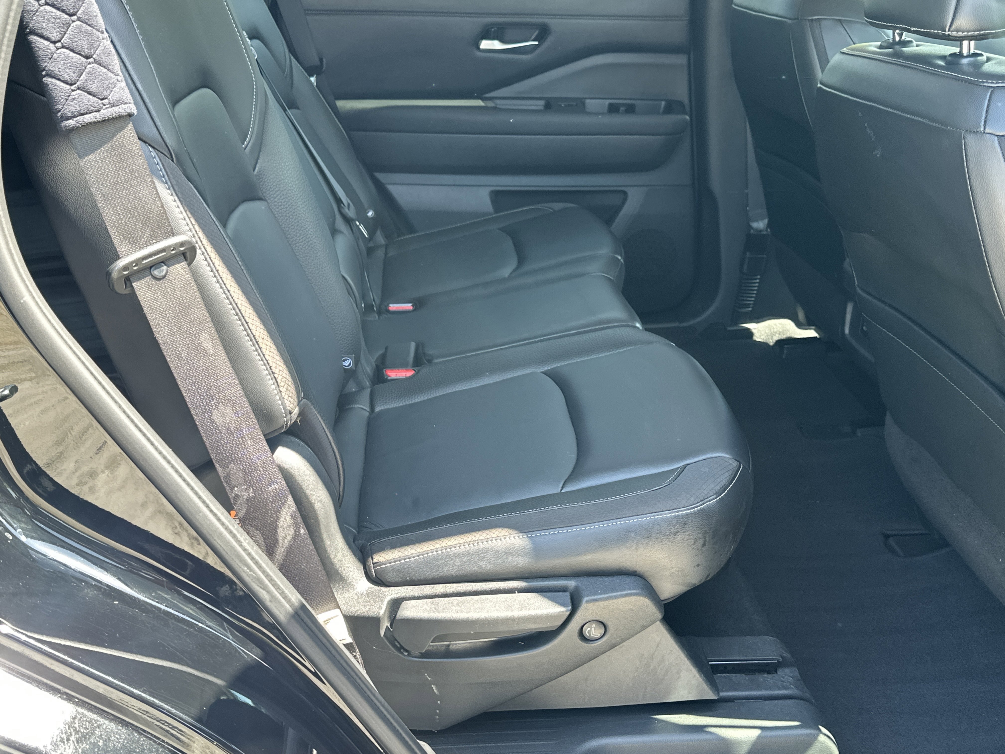 Used 2023 Nissan Pathfinder SL w/ Lighting Package (N92) AWD/4WD image 15