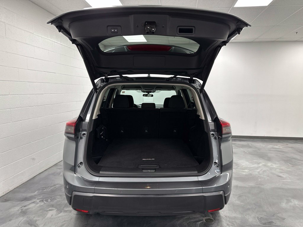 Used 2024 Nissan Rogue SV AWD/4WD image 9