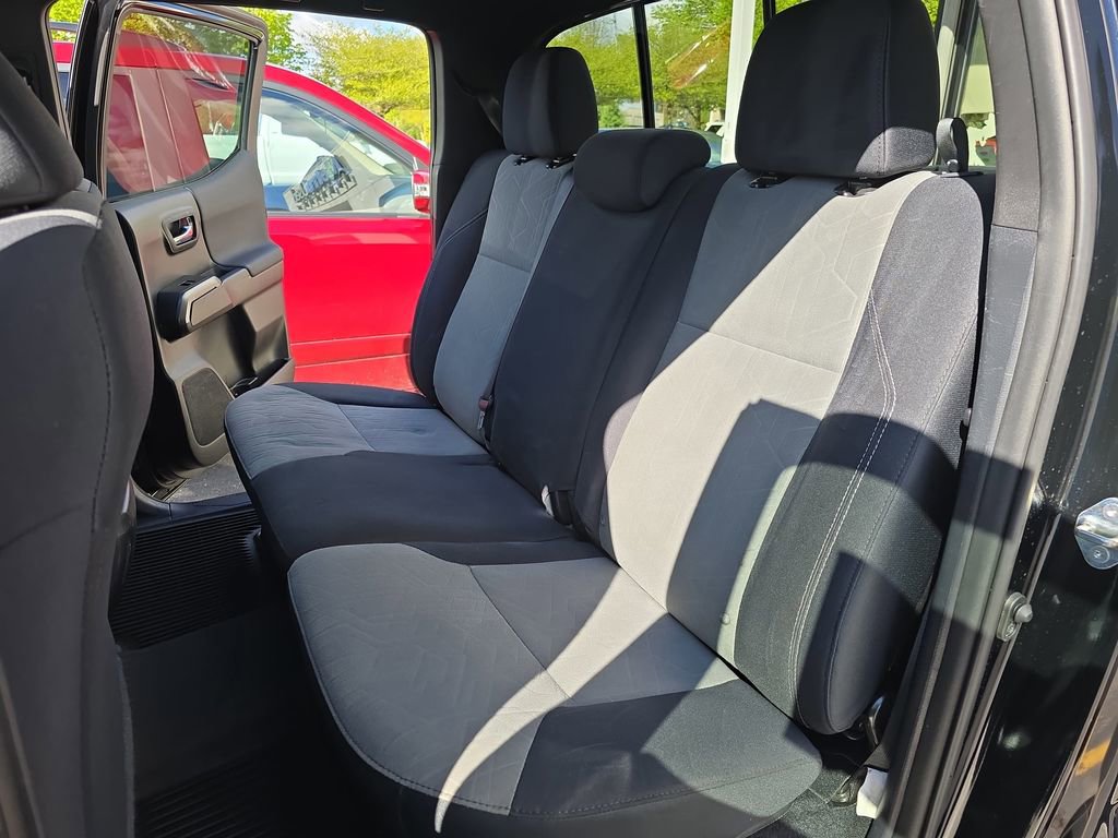 Certified 2021 Toyota Tacoma TRD Off-Road AWD/4WD image 15