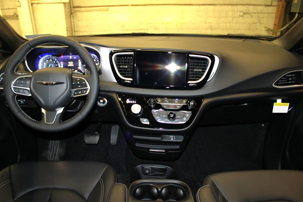 New 2026 Chrysler Voyager LX image 9