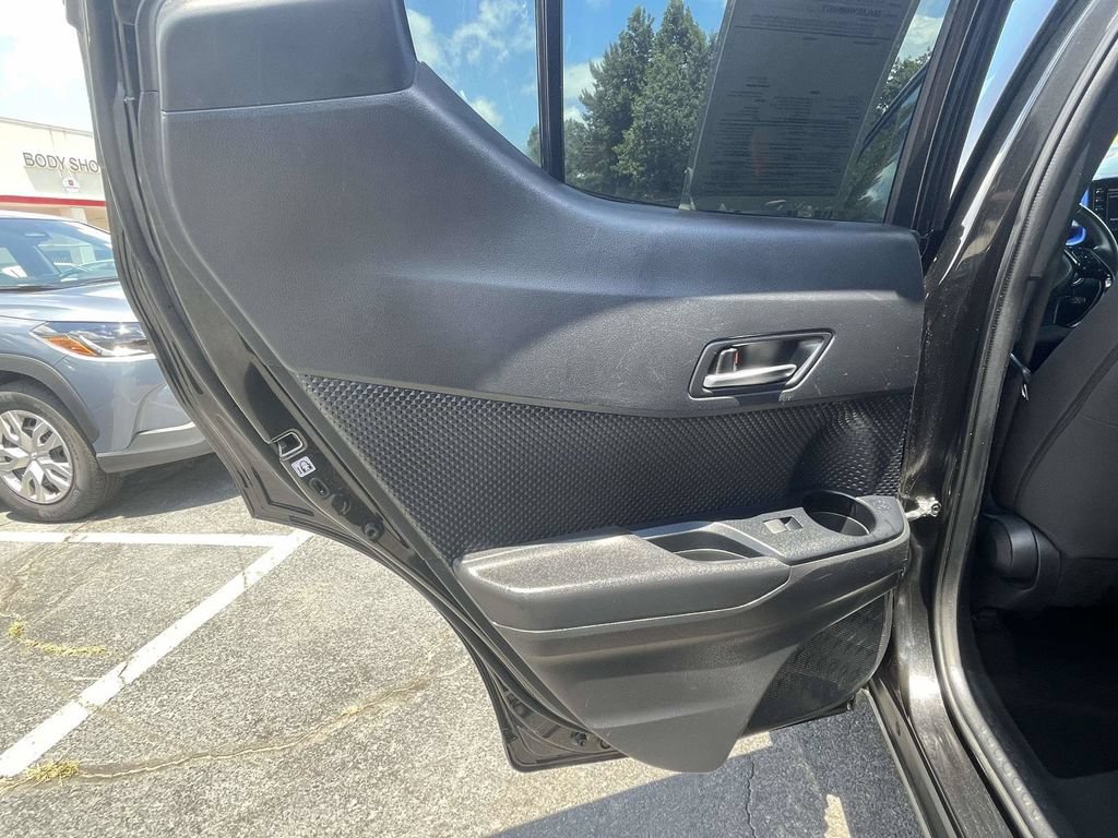 Used 2022 Toyota C-HR XLE FWD image 16