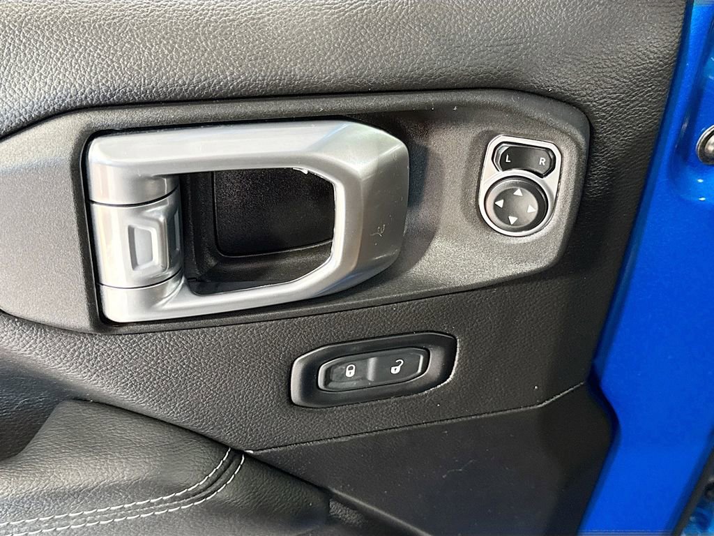 Used 2023 Jeep Wrangler Unlimited Sahara AWD/4WD image 26