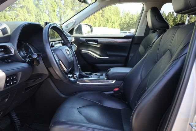 Used 2022 Toyota Highlander Platinum AWD/4WD image 11