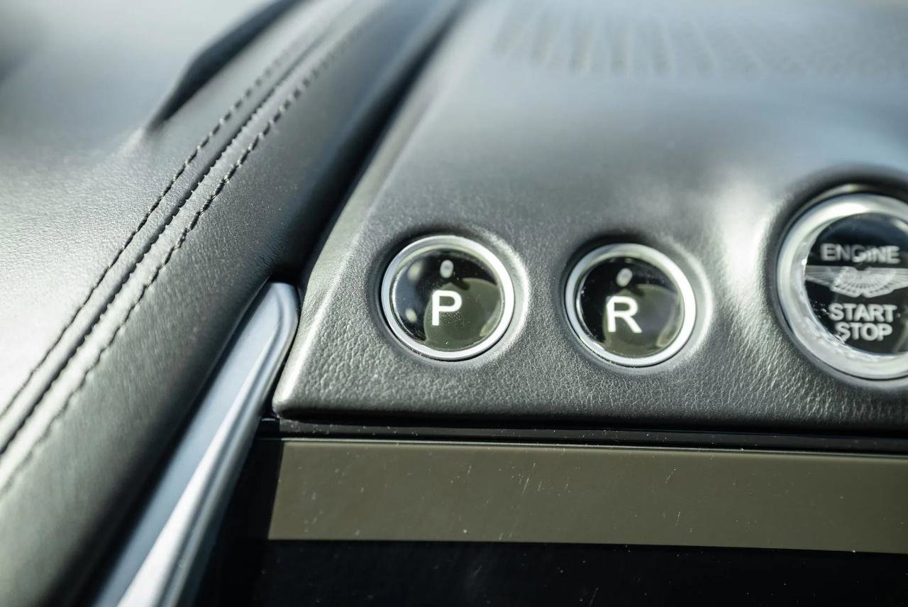 Used 2021 Aston Martin DBX AWD/4WD image 31