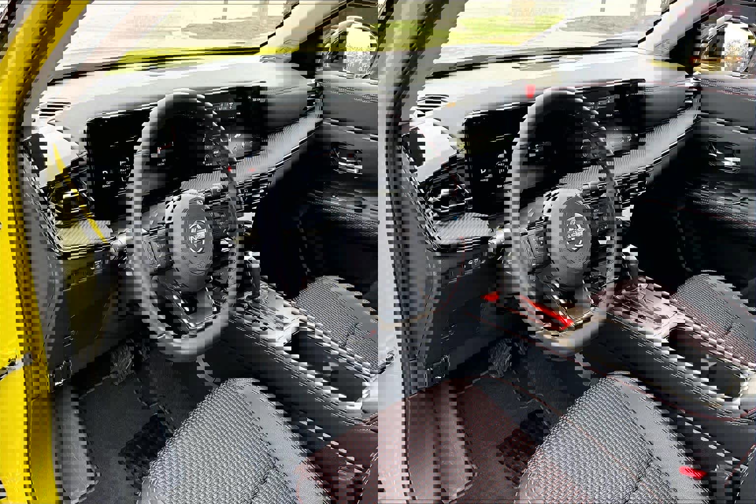 Used 2025 Nissan Kicks SR w/ Illumination Package image 17