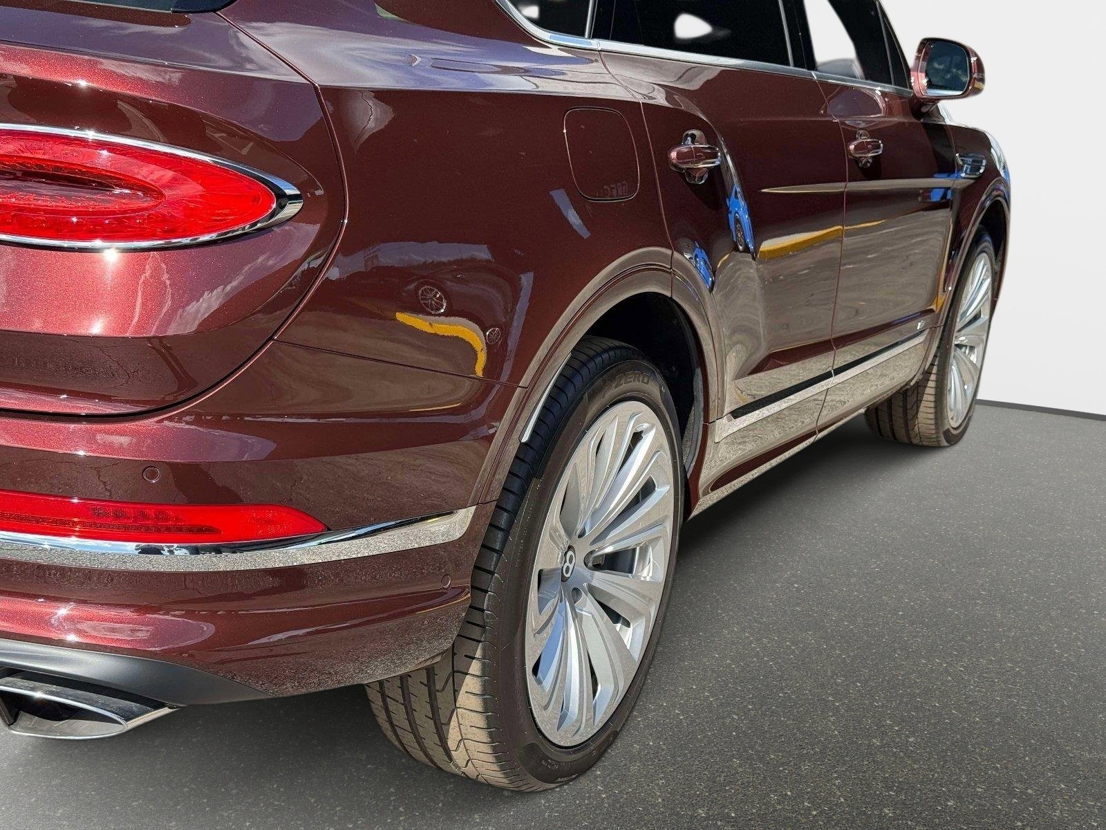 Used 2022 Bentley Bentayga image 17