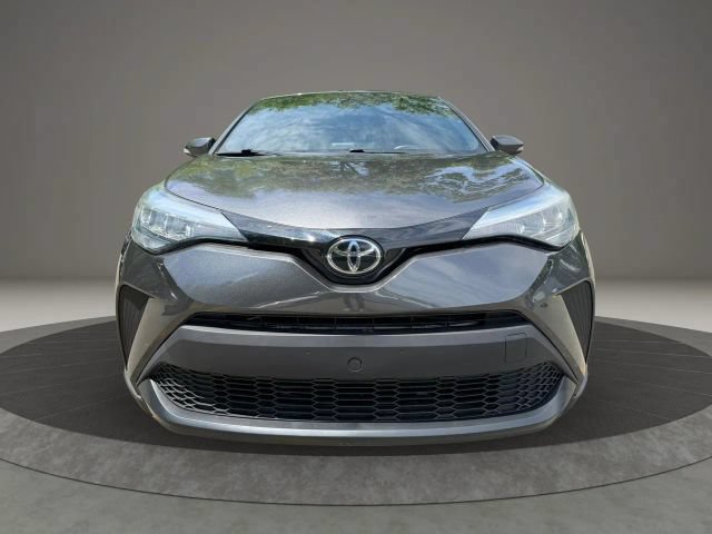 Used 2020 Toyota C-HR XLE FWD image 2