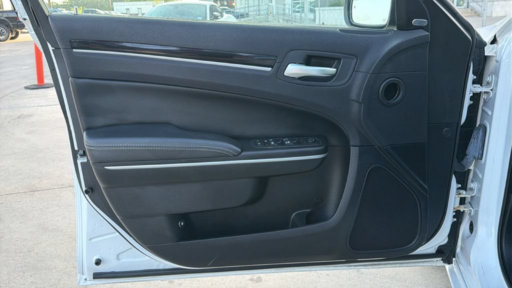 Used 2023 Chrysler 300 S RWD image 11