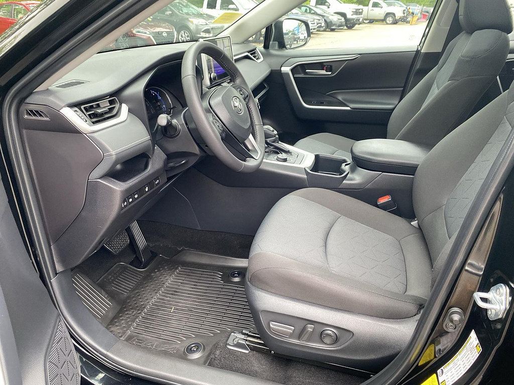 Used 2025 Toyota RAV4 XLE w/ Convenience Package AWD/4WD image 53