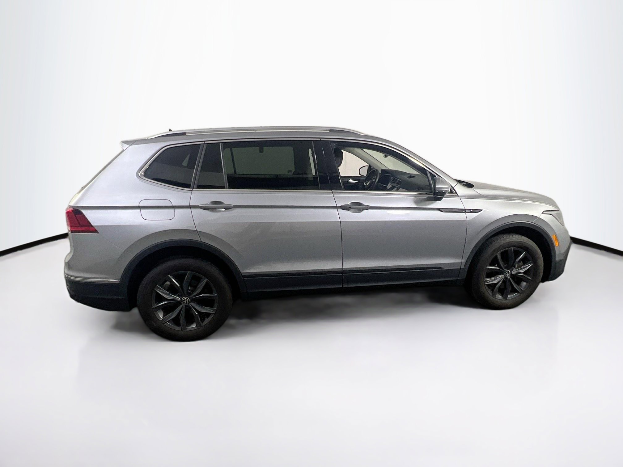Used 2022 Volkswagen Tiguan SE AWD/4WD image 4
