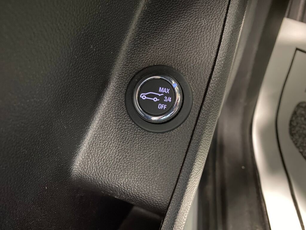 Used 2018 Chevrolet Traverse LT image 17