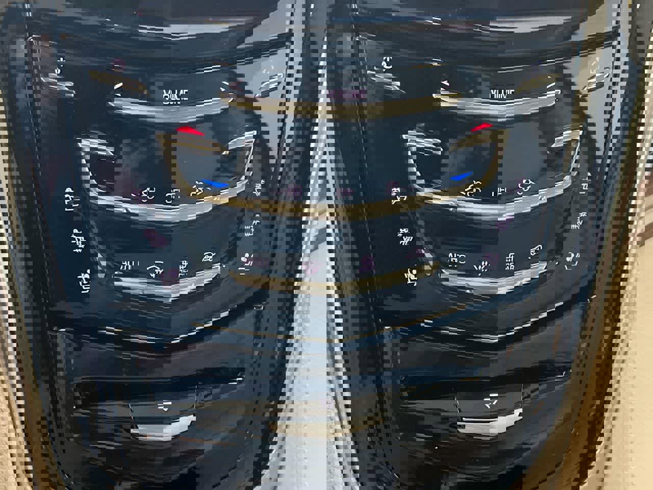 Used 2019 Cadillac Escalade Premium Luxury image 19