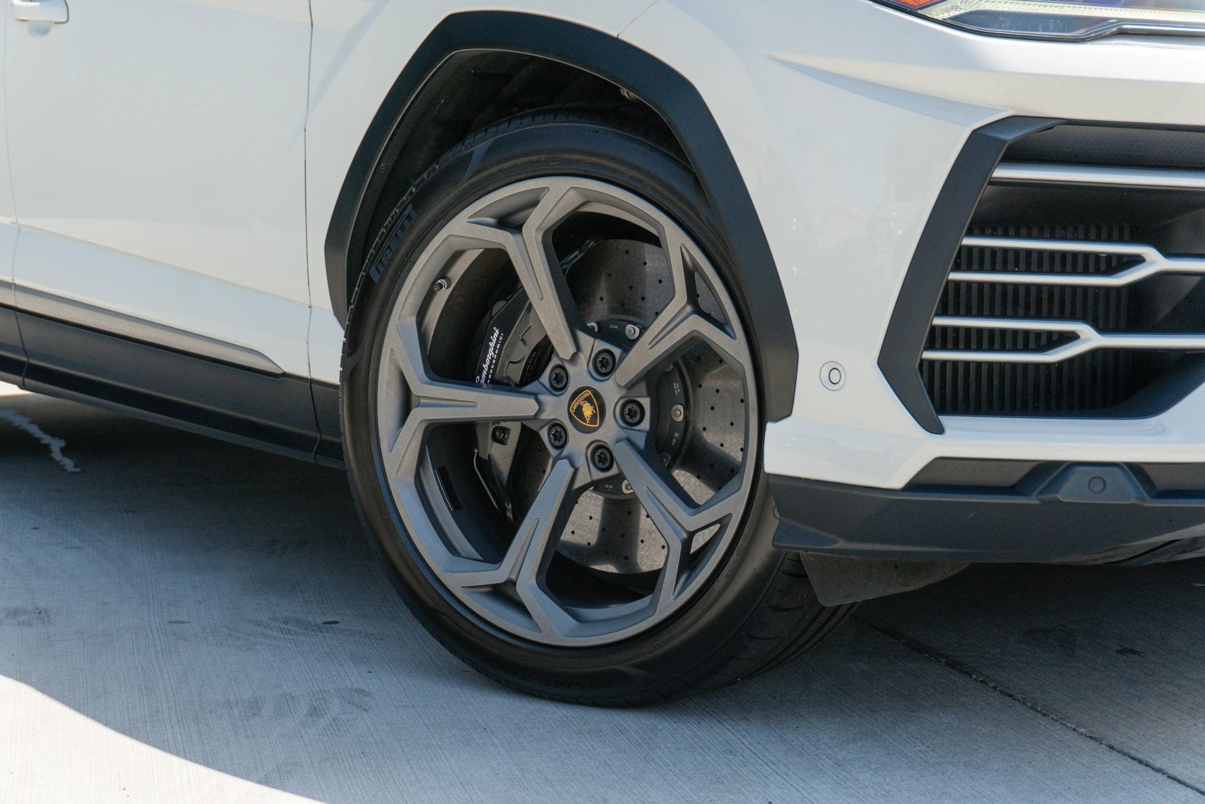 Used 2020 Lamborghini Urus AWD/4WD image 28
