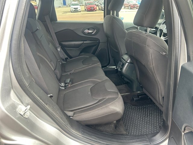 Used 2015 Jeep Cherokee Latitude w/ Cold Weather Group image 16