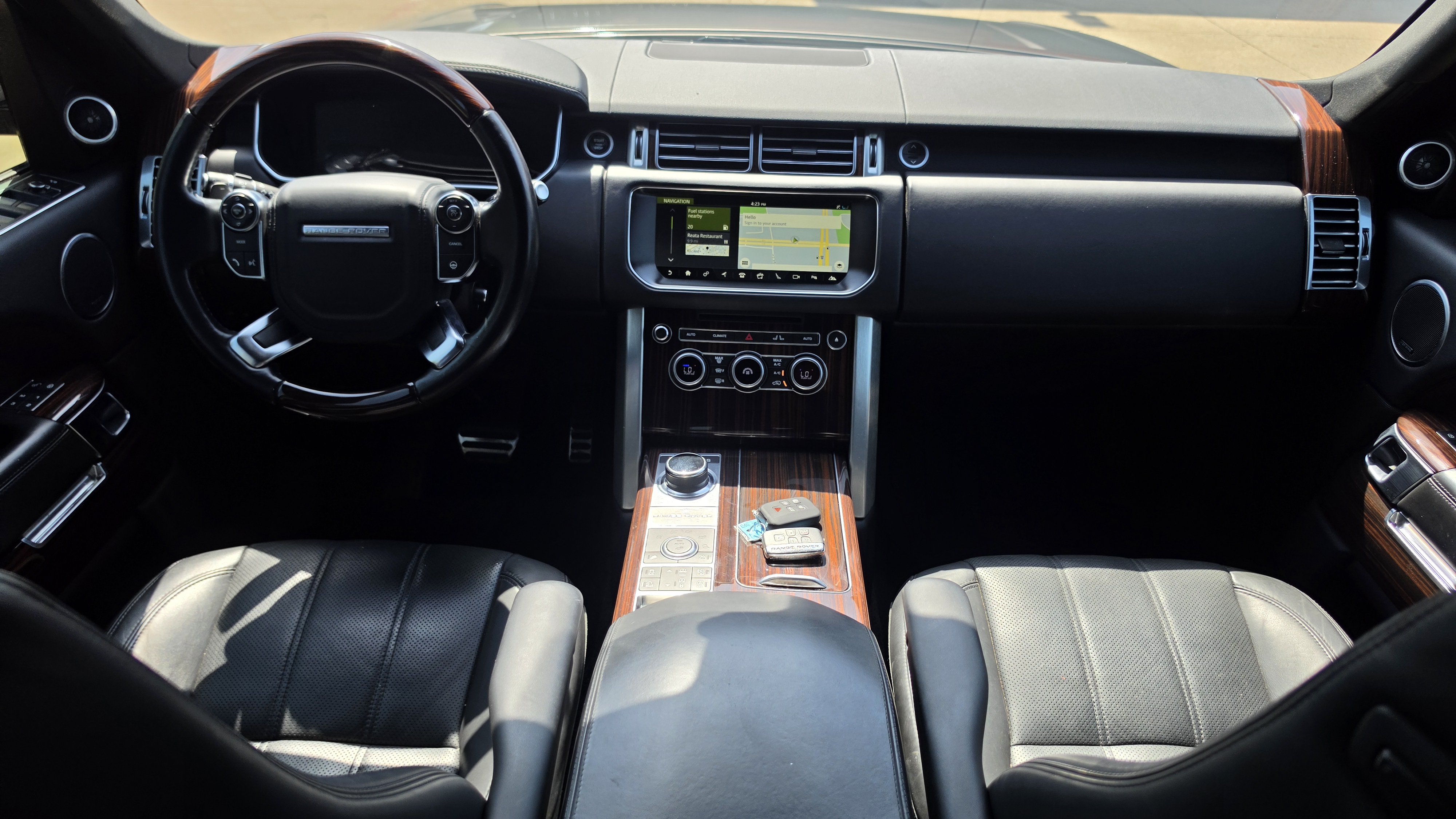 Used 2017 Land Rover Range Rover Supercharged AWD/4WD image 38