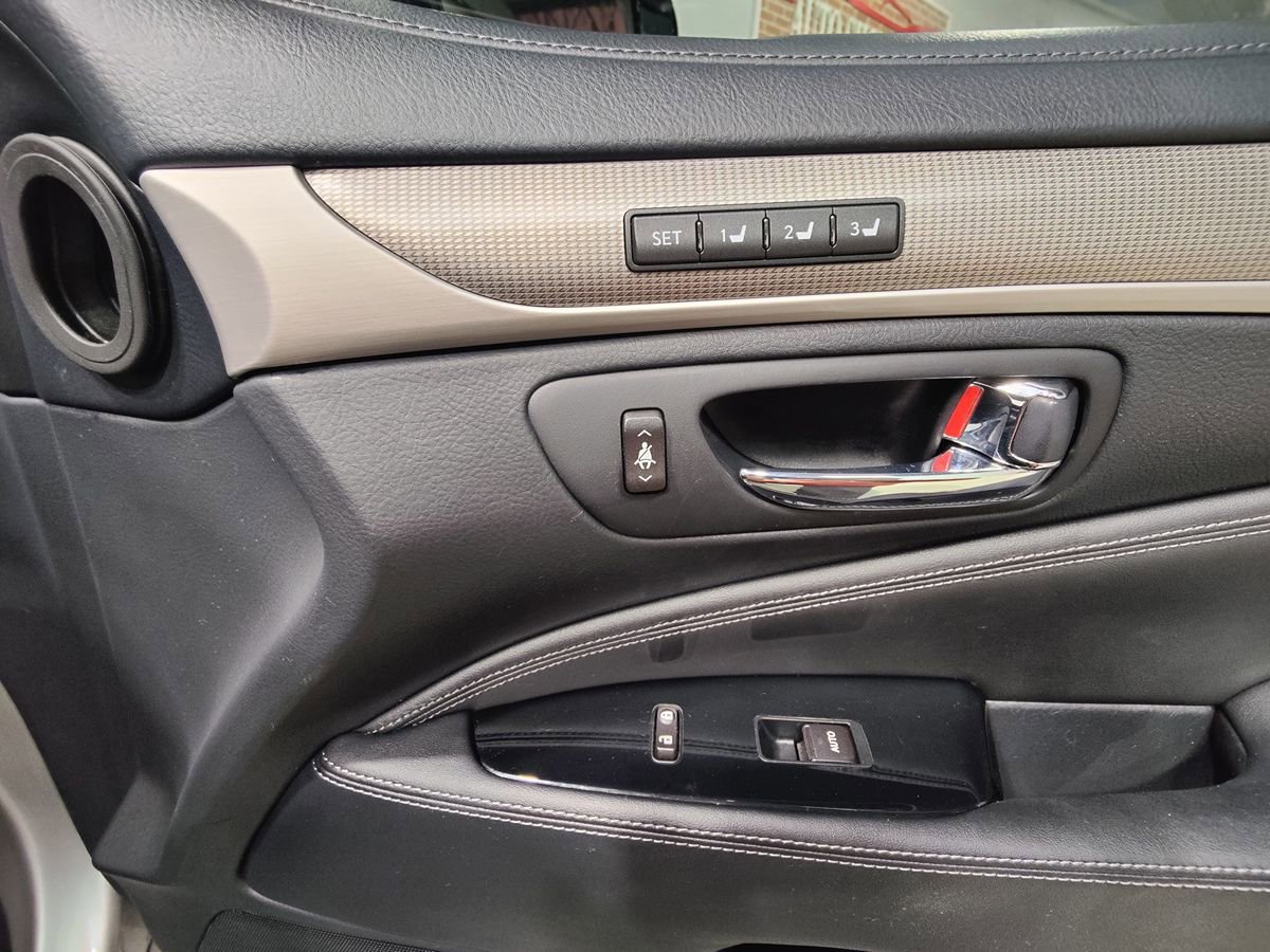 Used 2016 Lexus LS 460 AWD image 12