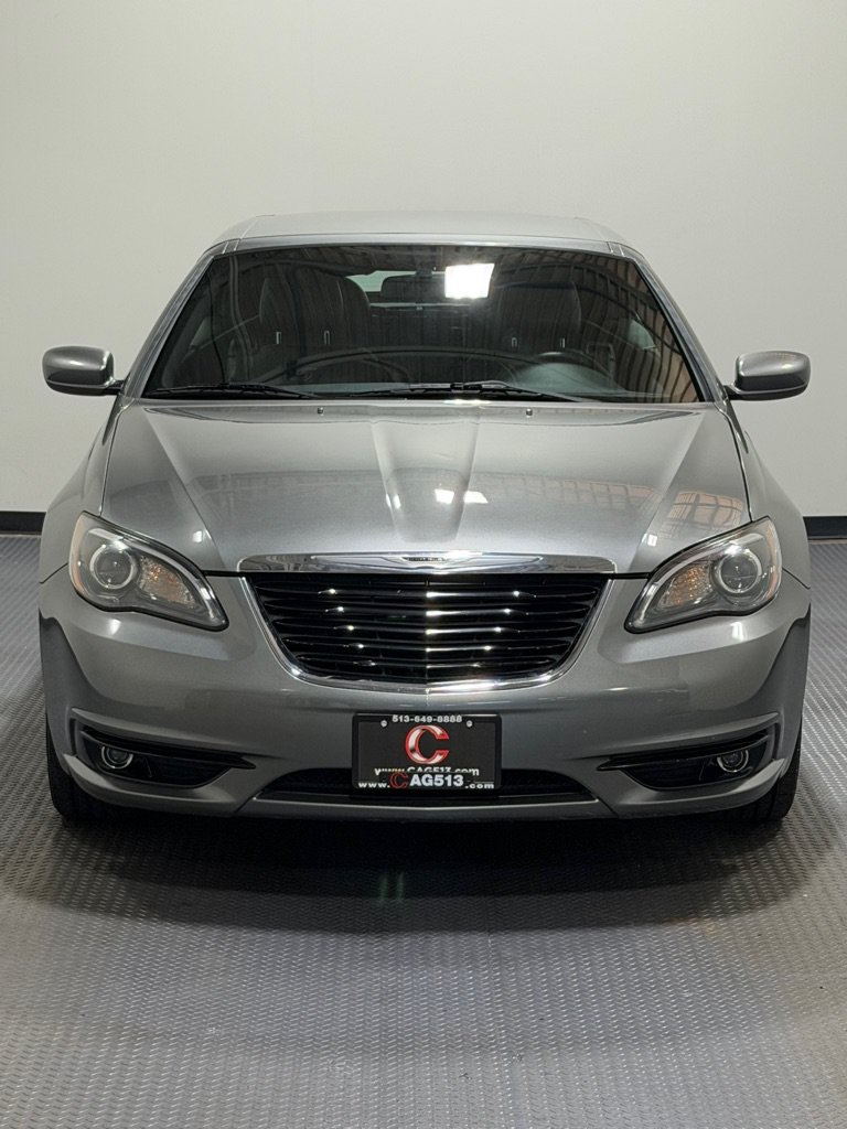 Used 2011 Chrysler 200 S FWD image 3