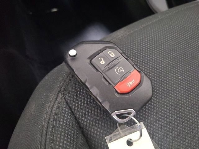 Used 2019 Jeep Wrangler Unlimited Sahara w/ Safety Group AWD/4WD image 32