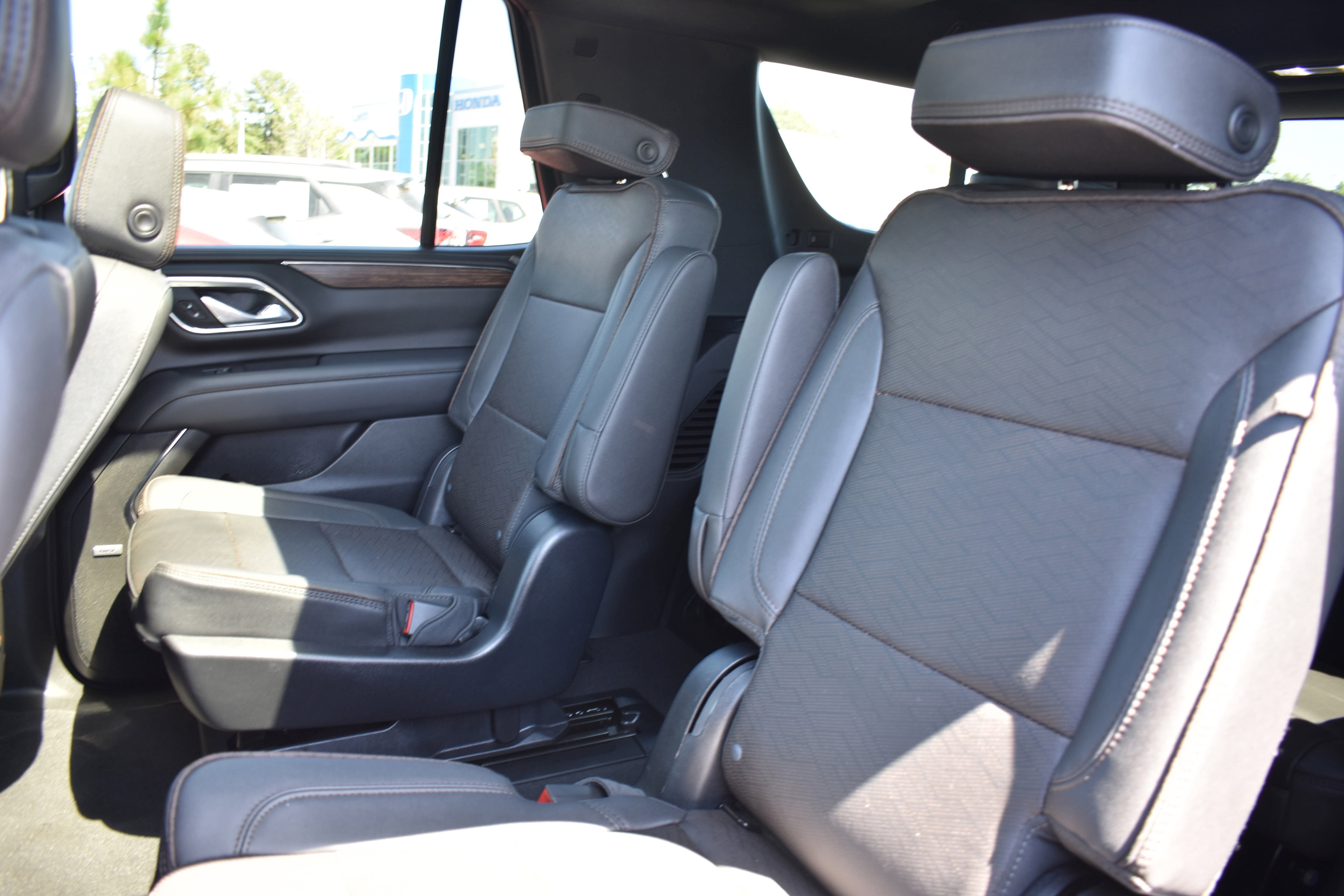 Used 2023 Chevrolet Tahoe High Country w/ Premium Package 2 AWD/4WD image 27