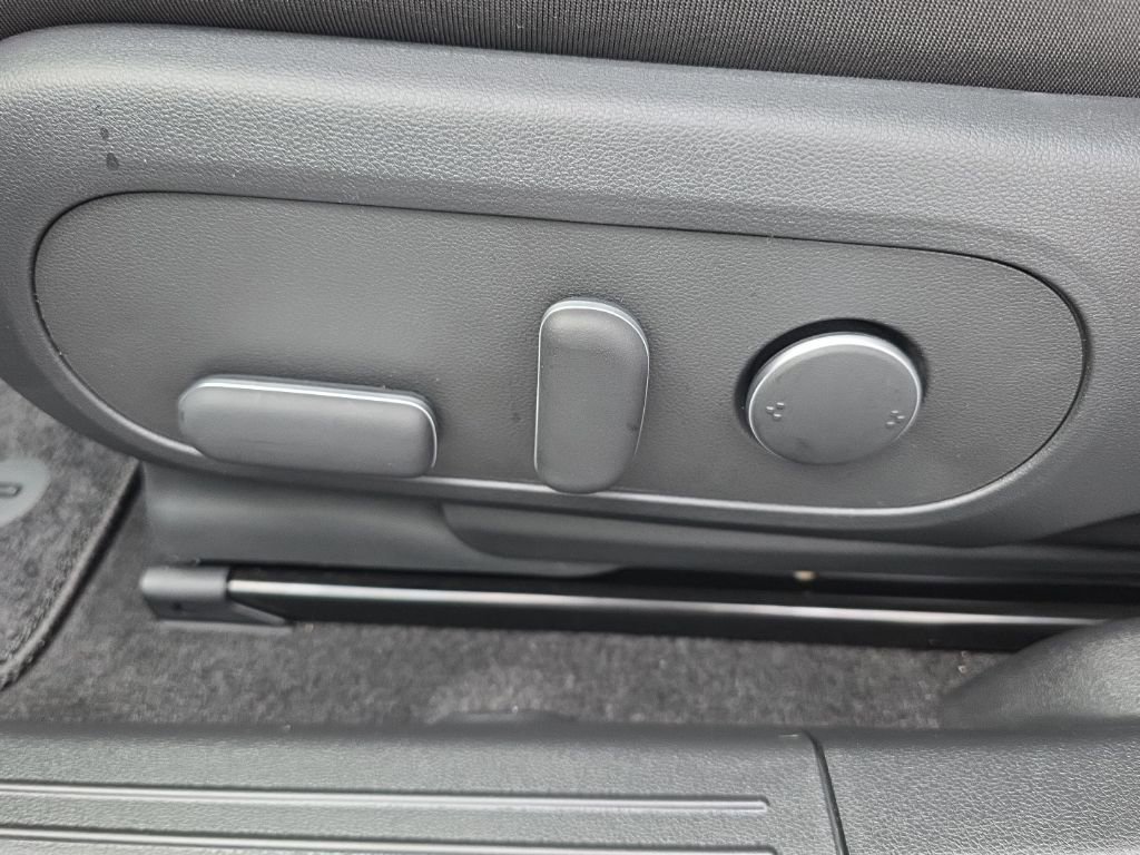 Used 2025 Hyundai Ioniq 5 SE image 17