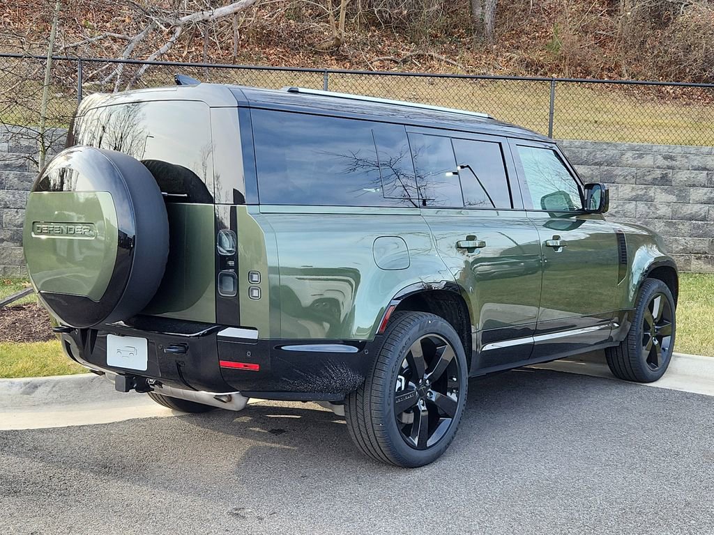 New 2026 Land Rover Defender 130 X-Dynamic SE image 2