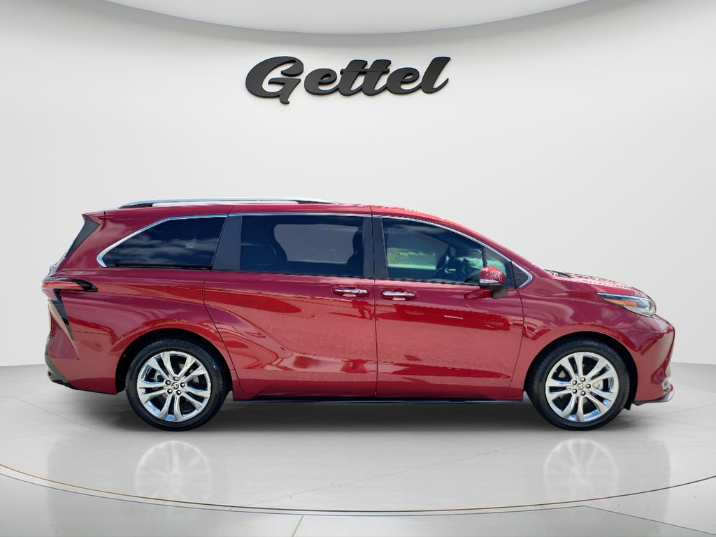 Used 2023 Toyota Sienna Platinum FWD image 4