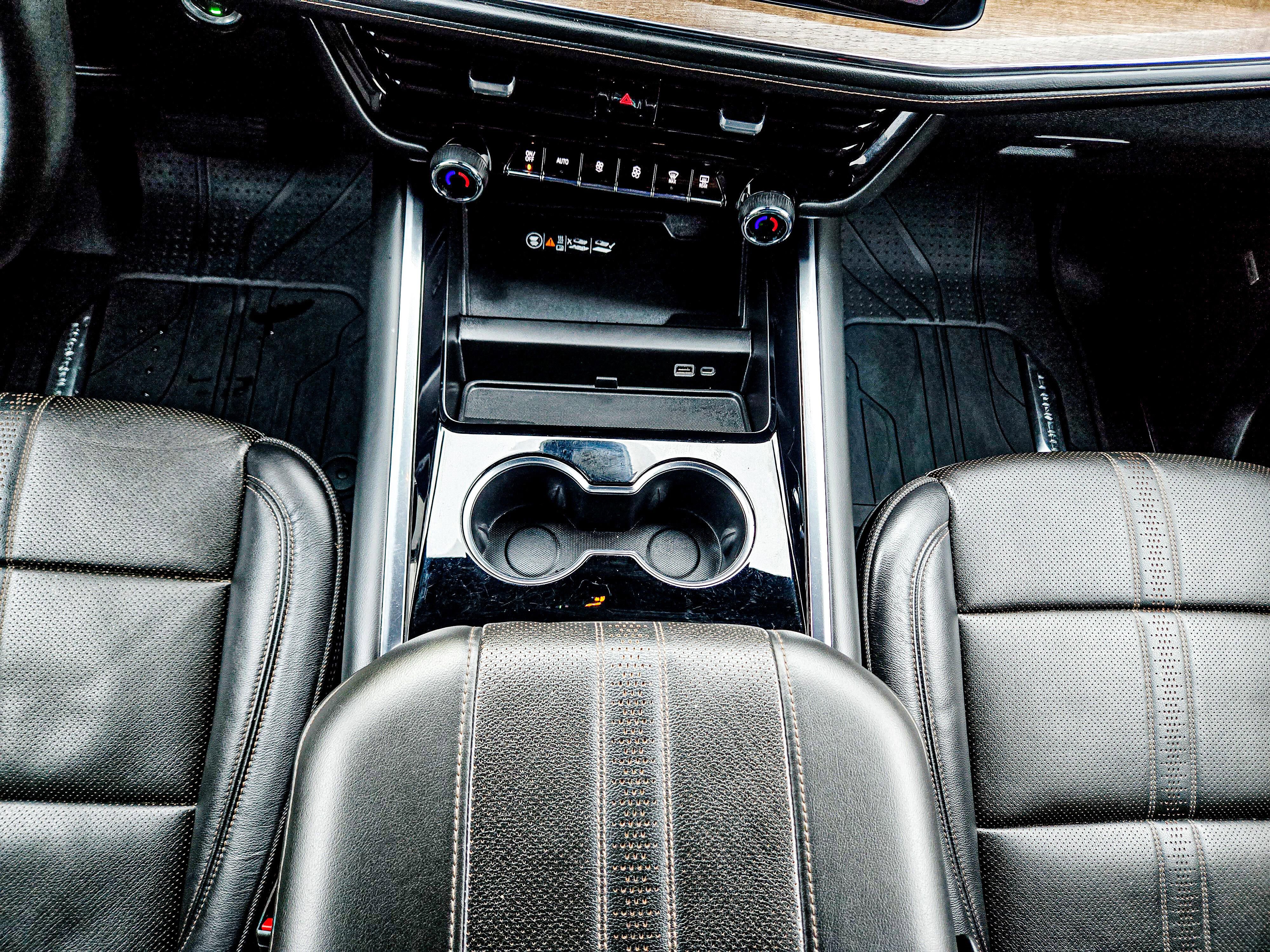 Used 2025 Chevrolet Suburban High Country image 19