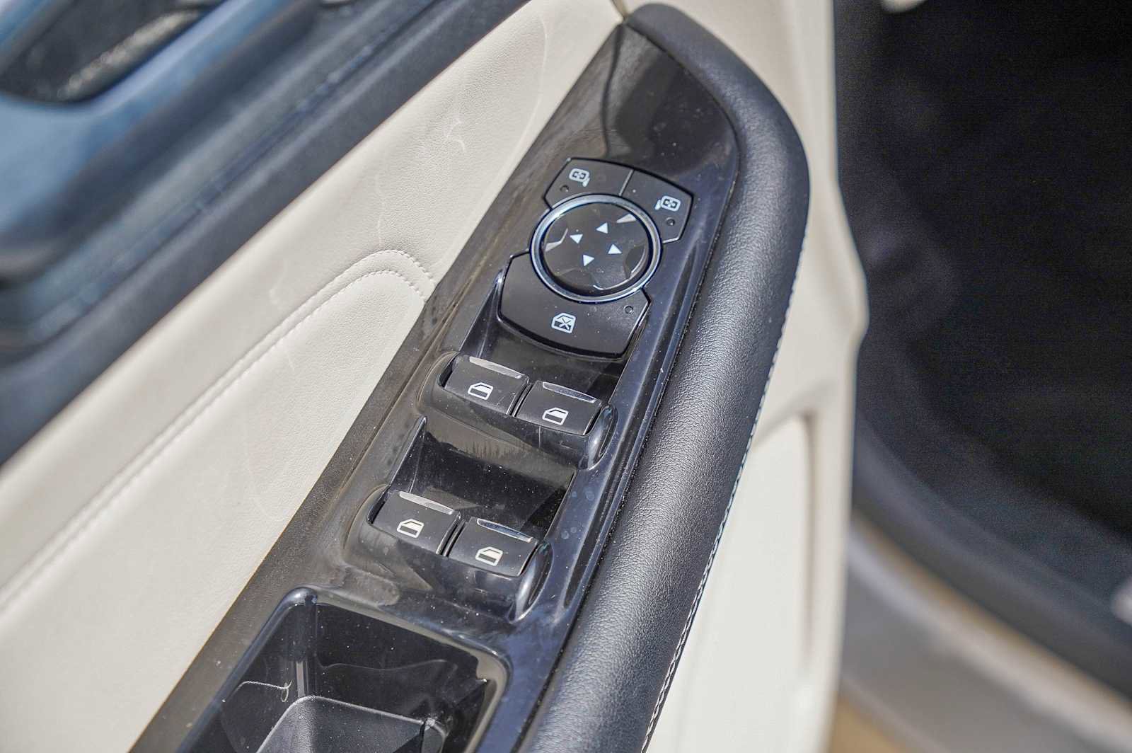 Used 2018 Ford Edge Titanium w/ Technology Package image 24