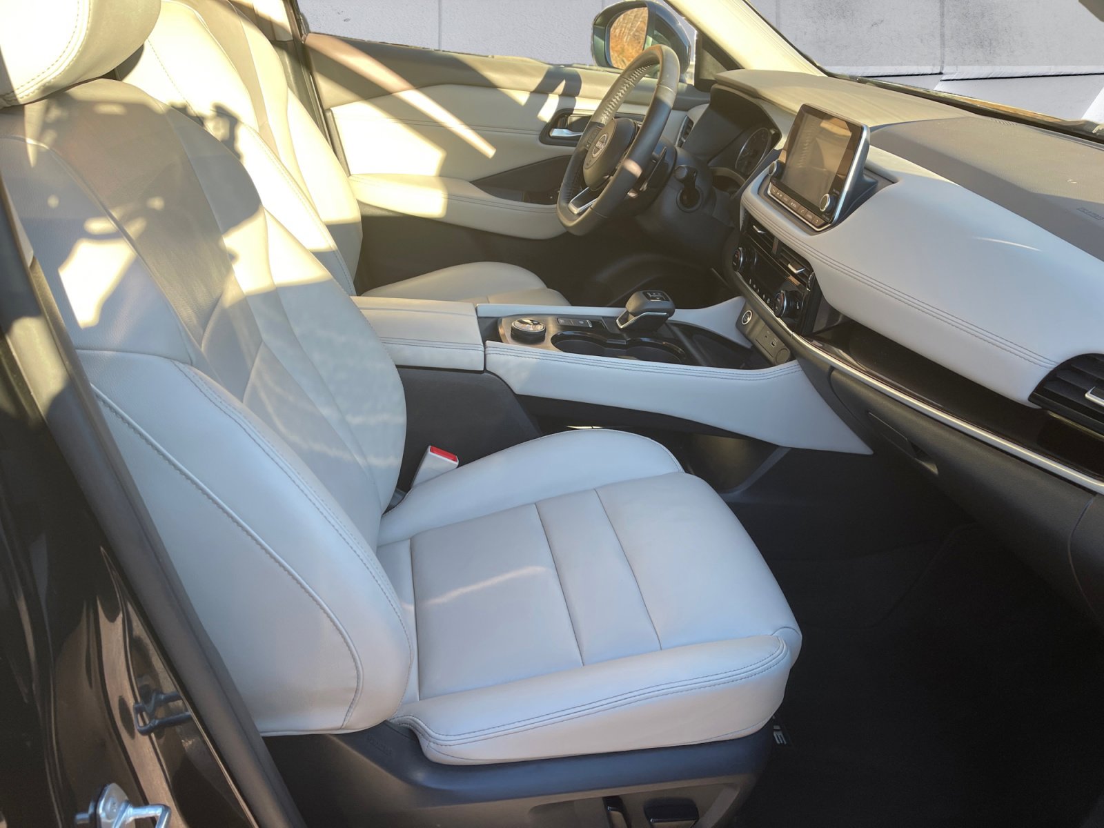 Used 2023 Nissan Rogue SL image 16