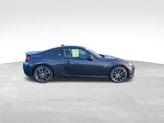 Used 2017 Toyota 86 image 3