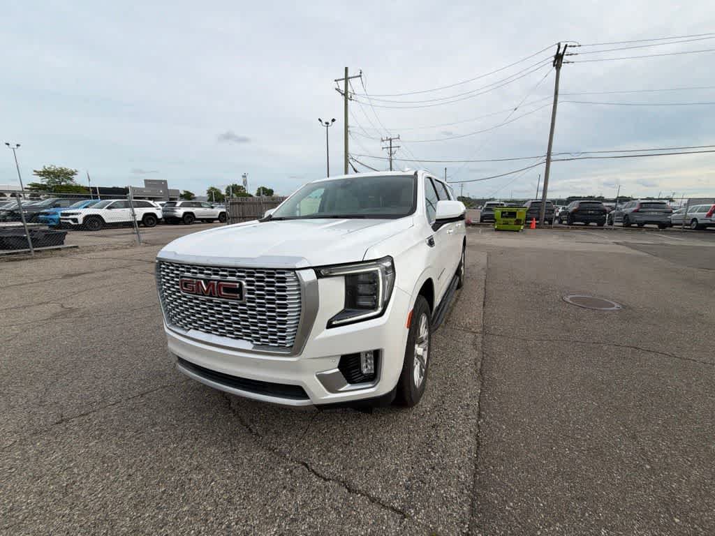 Used 2022 GMC Yukon XL Denali AWD/4WD image 1