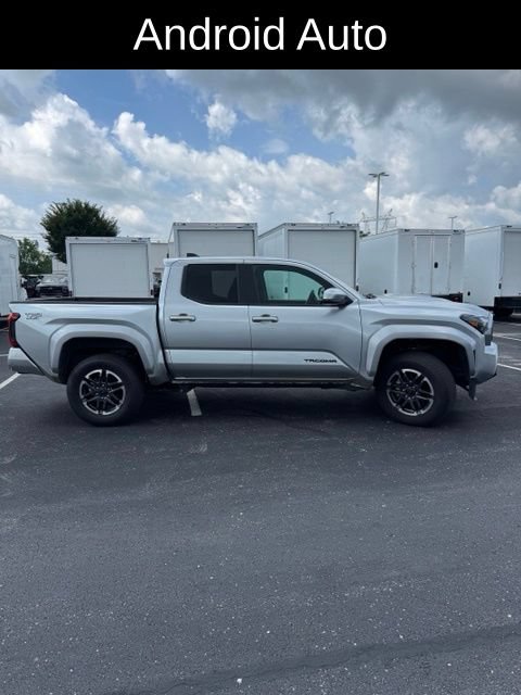 Used 2025 Toyota Tacoma TRD Sport AWD/4WD image 5