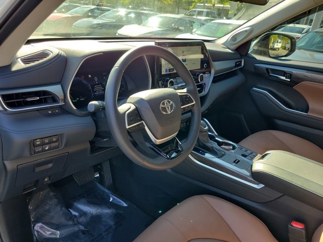 Used 2025 Toyota Highlander Limited image 18