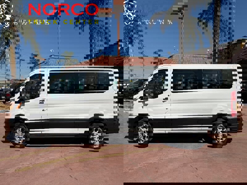 Used 2017 Ford Transit 350 XLT RWD image 5