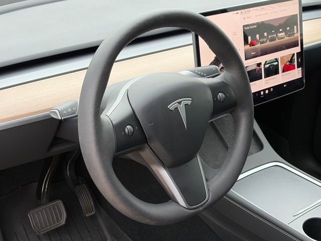 Used 2023 Tesla Model Y Long Range image 16