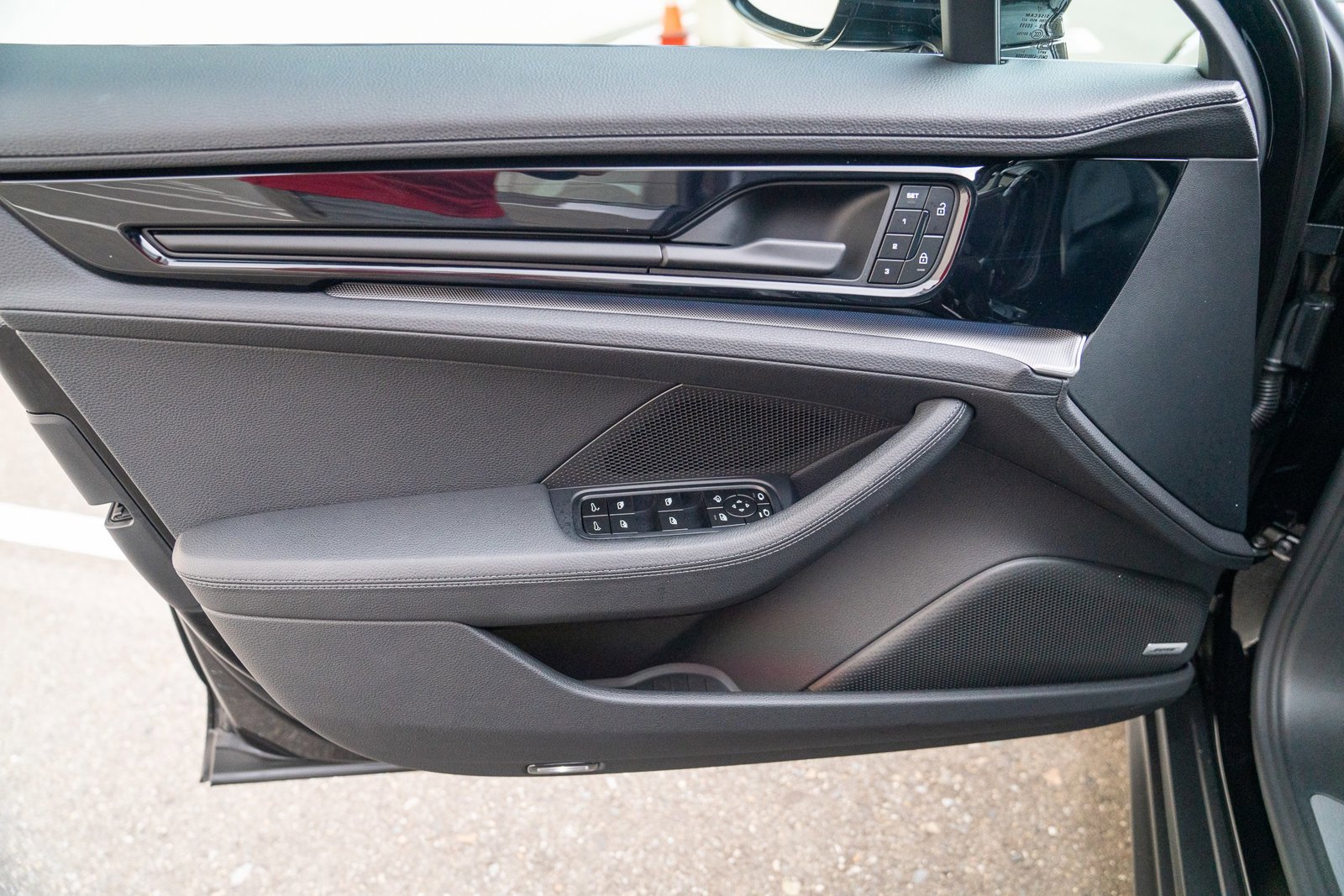 Used 2025 Porsche Panamera 4 image 10