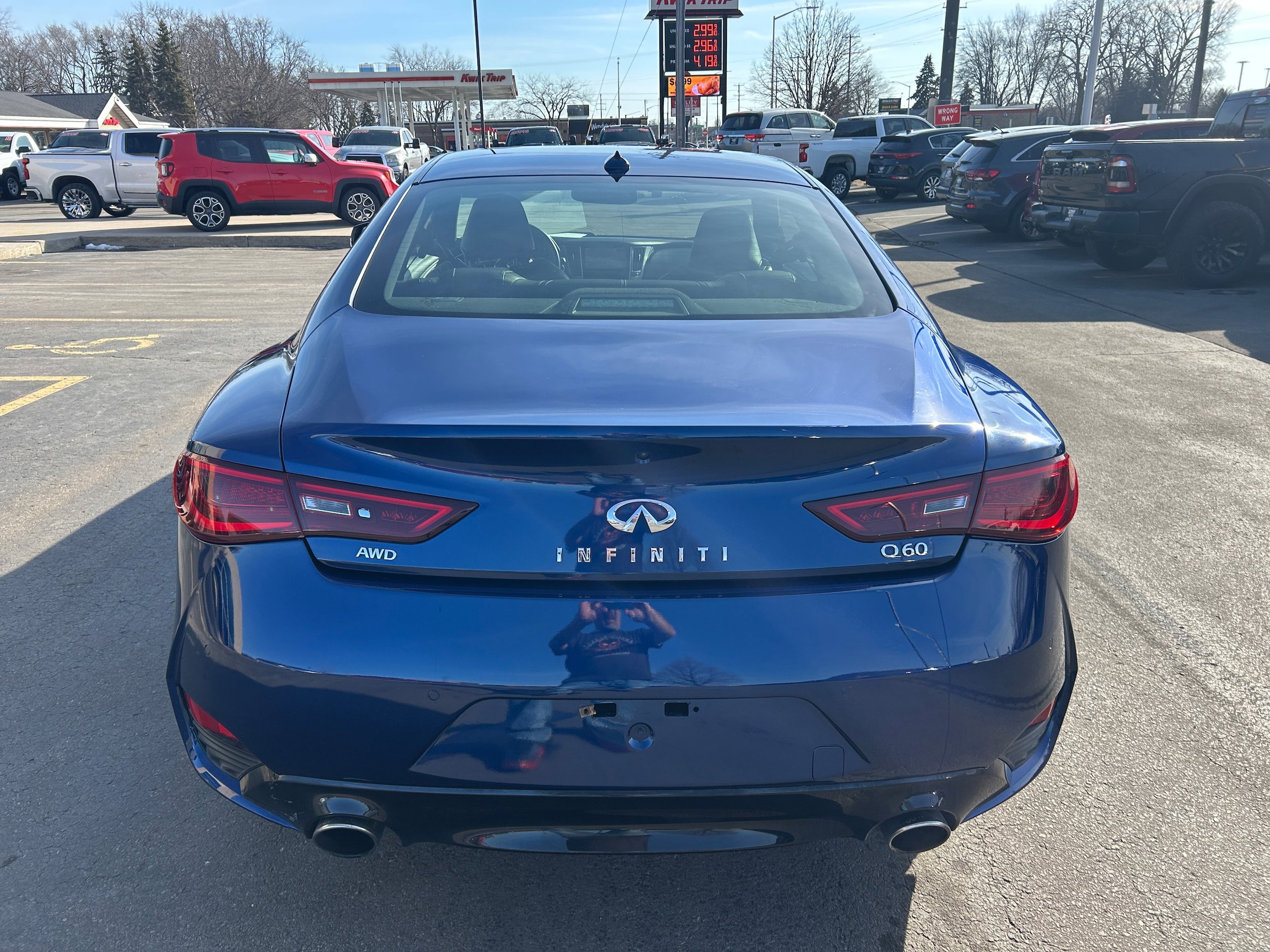 Used 2020 INFINITI Q60 3.0t Luxe w/ Essential Package image 4