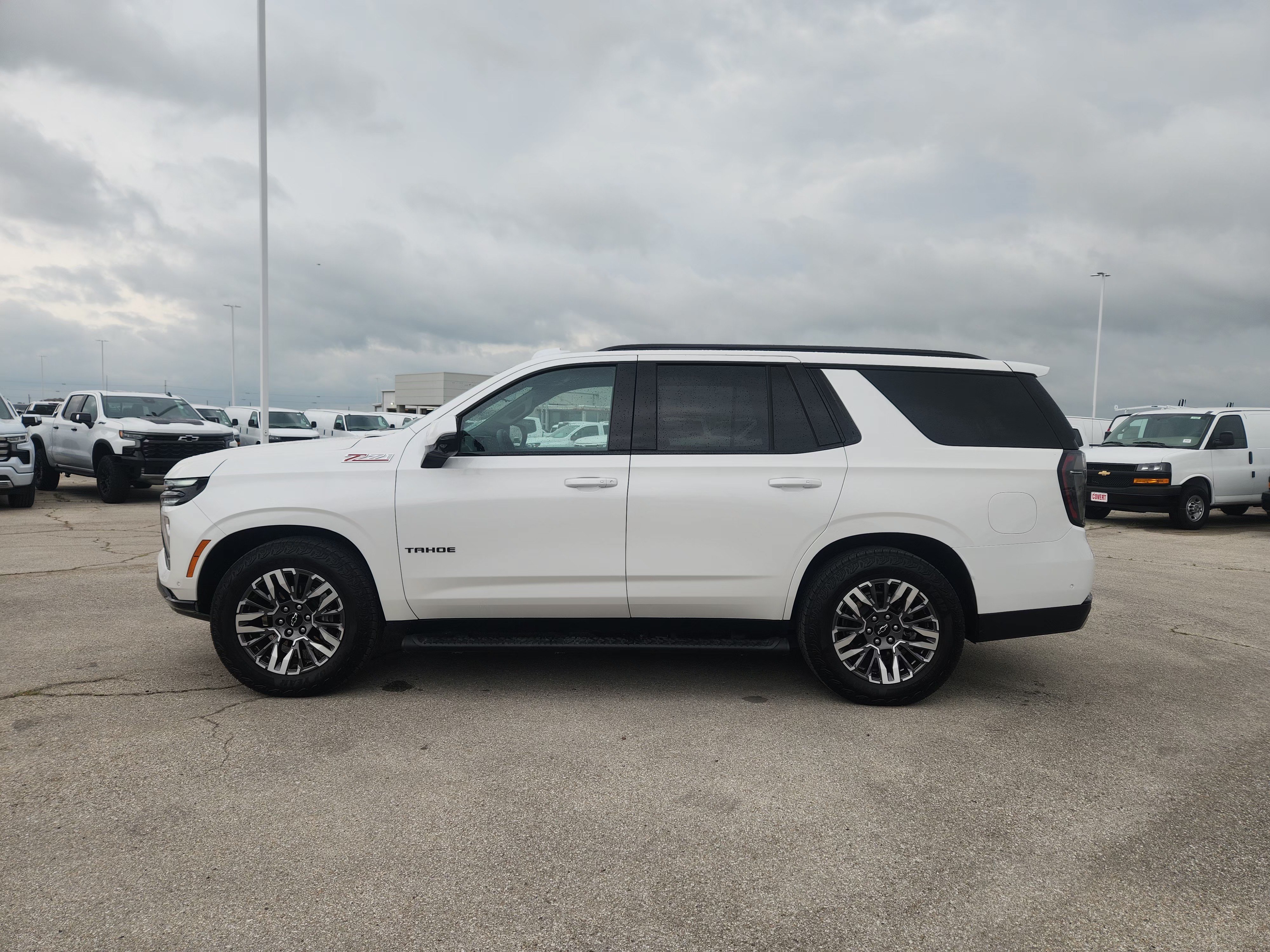 Used 2025 Chevrolet Tahoe Z71 w/ Z71 Off-Road Package AWD/4WD image 4