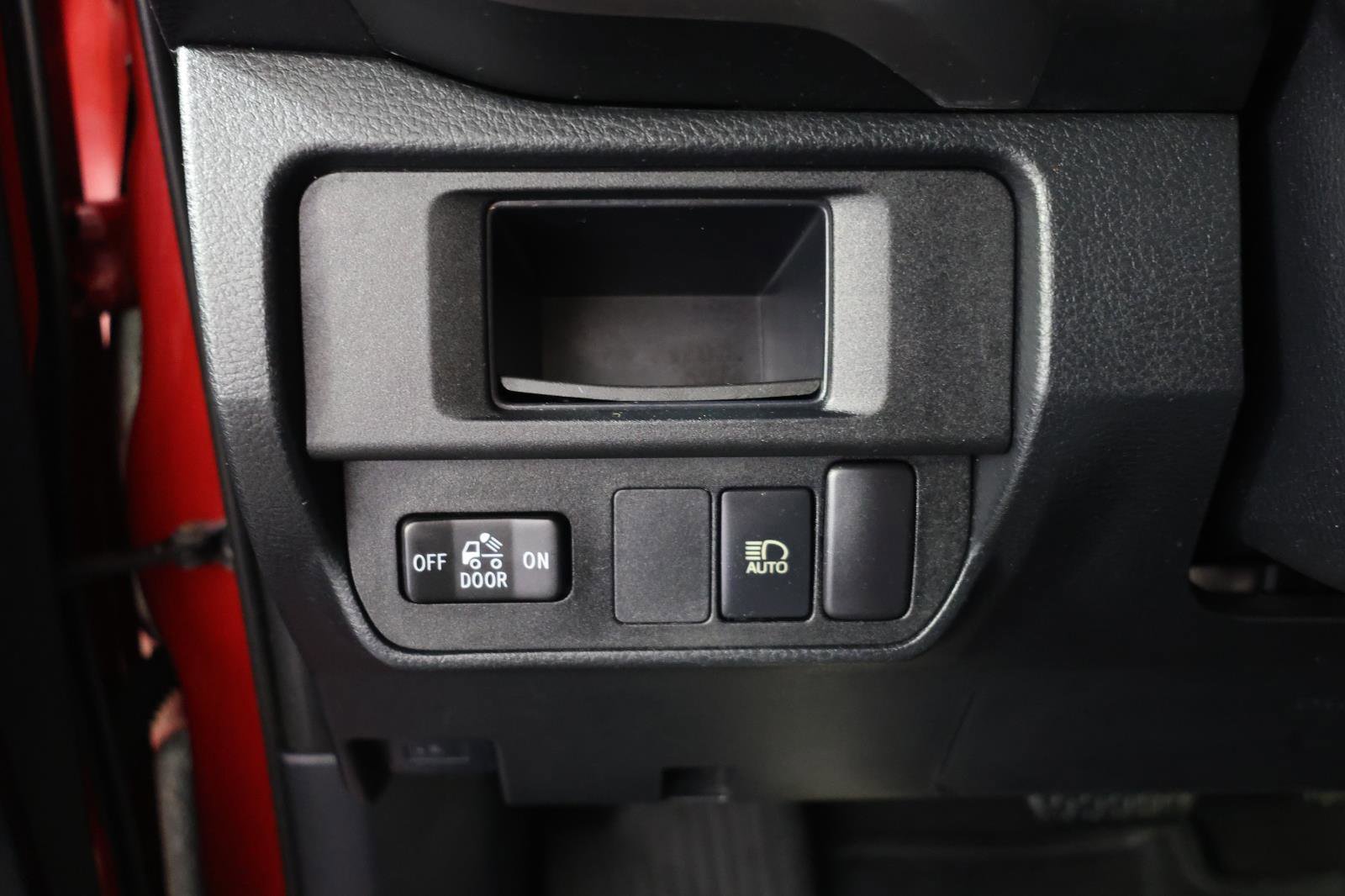 Used 2018 Toyota Tacoma SR5 AWD/4WD image 21