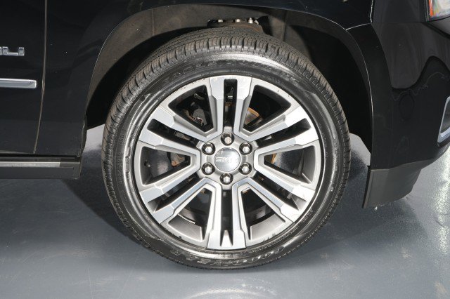 Used 2020 GMC Yukon Denali w/ Denali Premium Package image 30