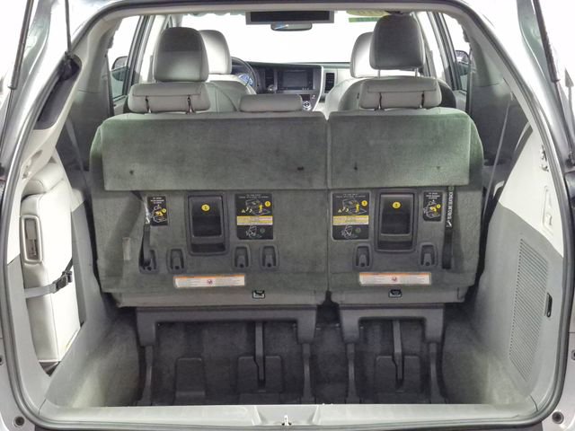 Used 2016 Toyota Sienna XLE Premium image 27