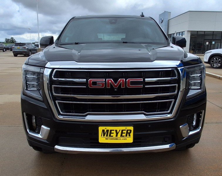 Used 2022 GMC Yukon XL SLT w/ SLT Premium Package AWD/4WD image 3