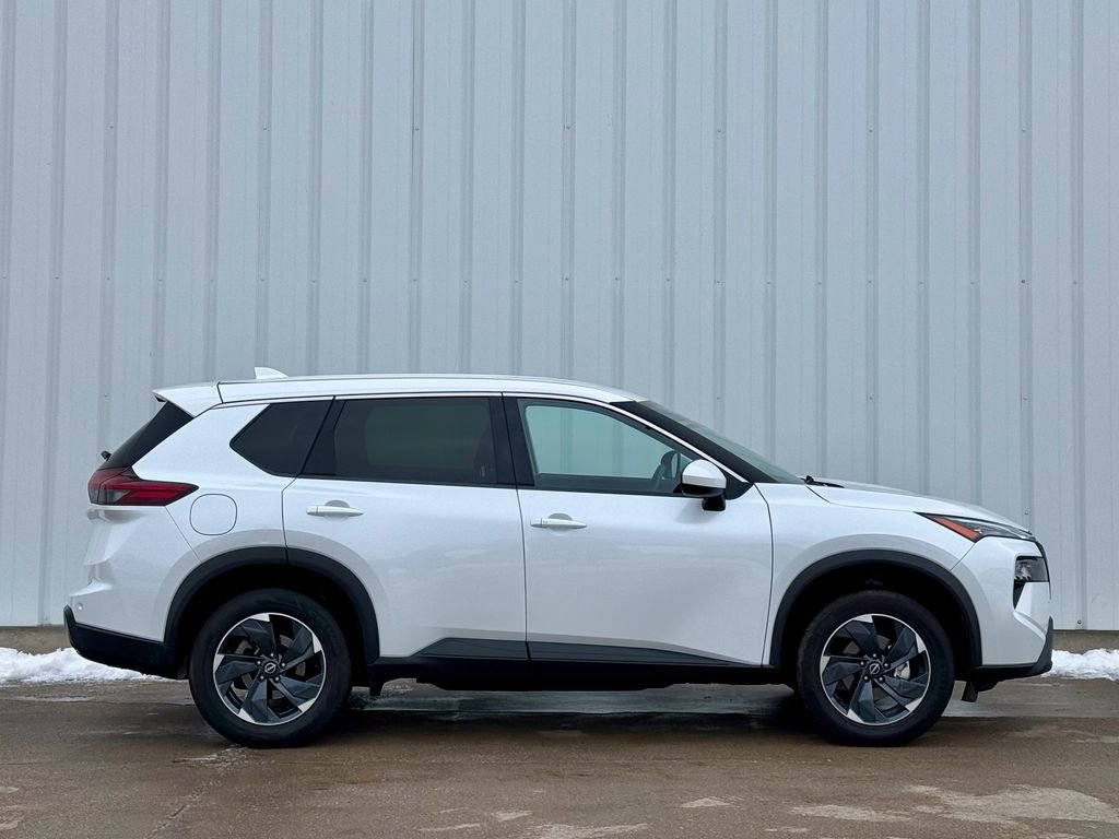 Used 2024 Nissan Rogue SV image 6