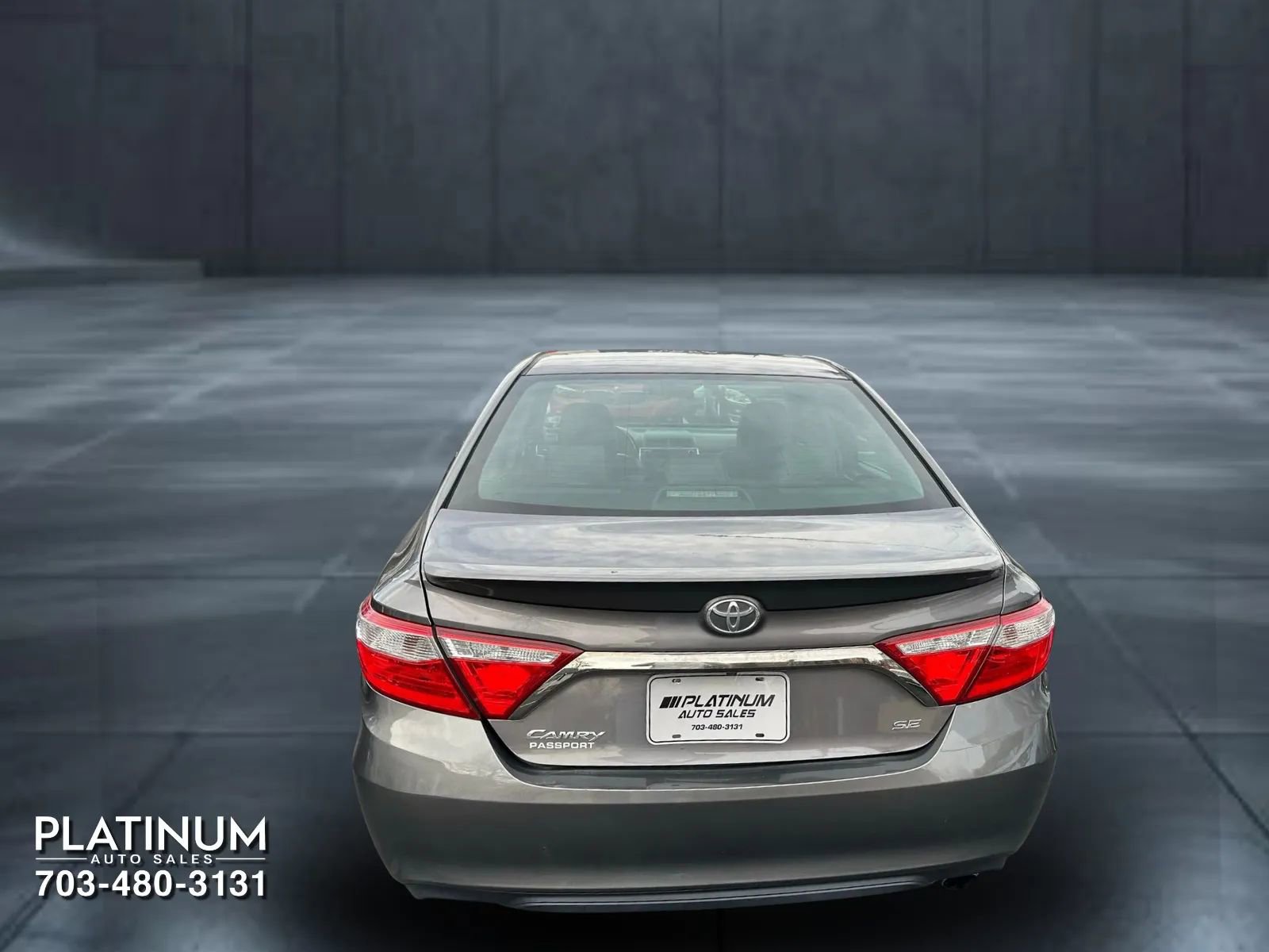 Used 2017 Toyota Camry SE image 4