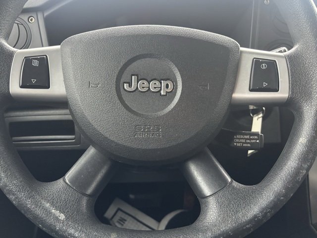 Used 2009 Jeep Commander Sport image 17