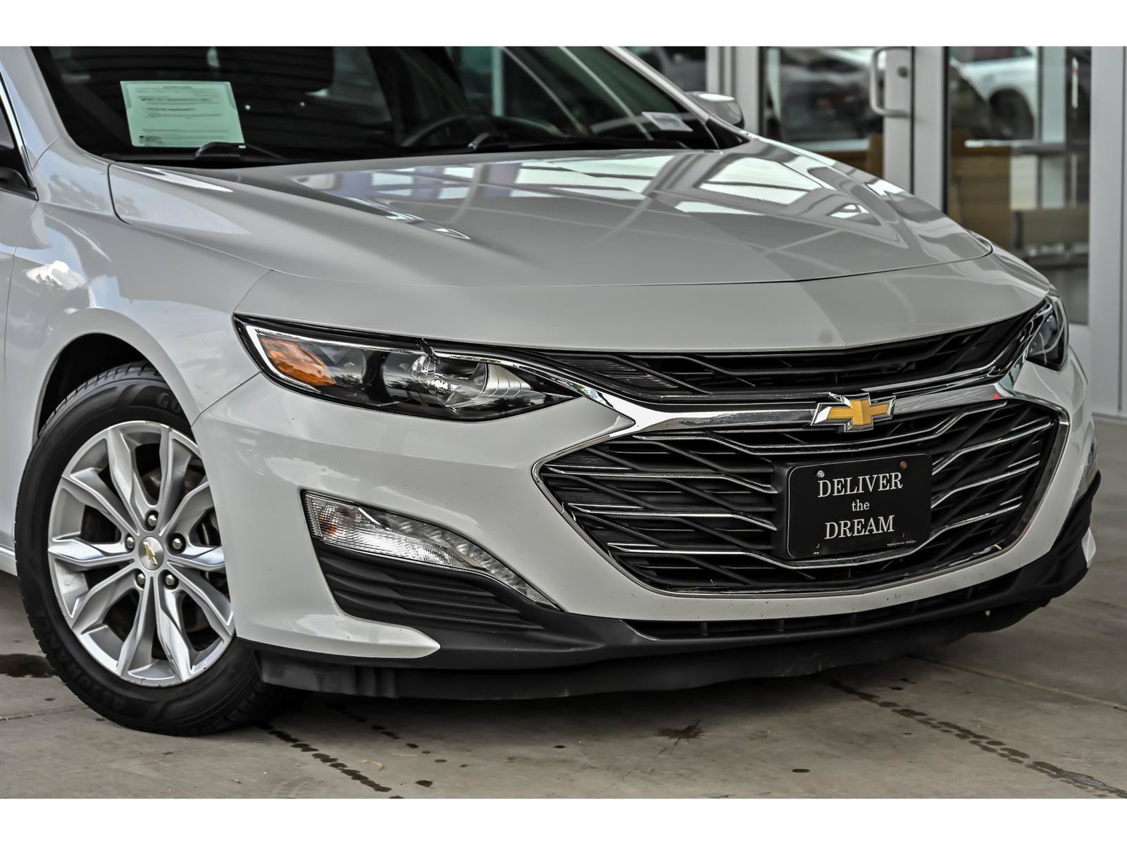 Used 2020 Chevrolet Malibu LT FWD image 2